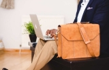 De veelzijdigheid van leren laptoptassen: stijl en functionaliteit voor elke dag